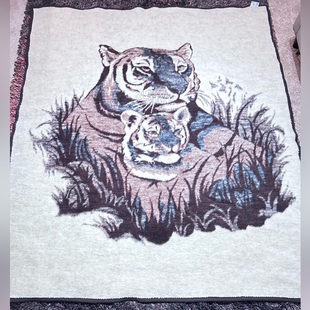 Reversible Tiger & Cub Blanket 88% Acrylic 12% Cotton 71”X 60”. Made‎ in Poland.